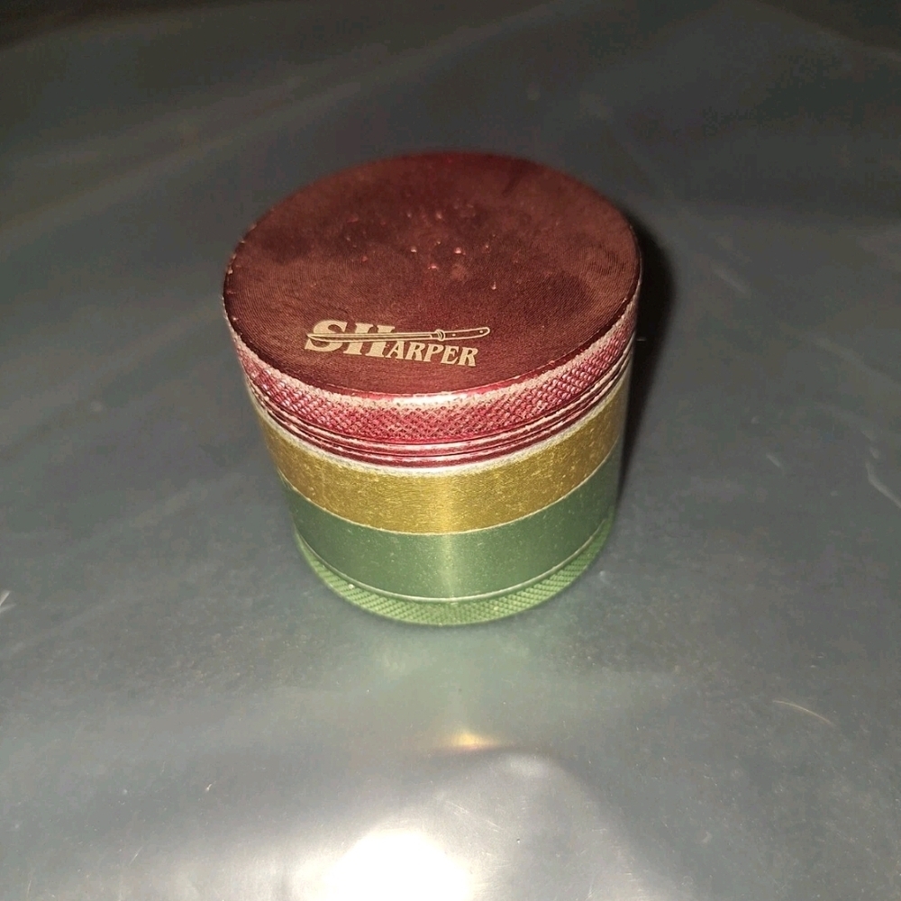 SHARPER Red and Gold Container - Picture 3 of 3